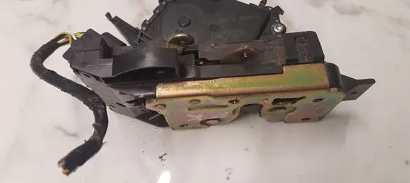Ford Focus Front door lock