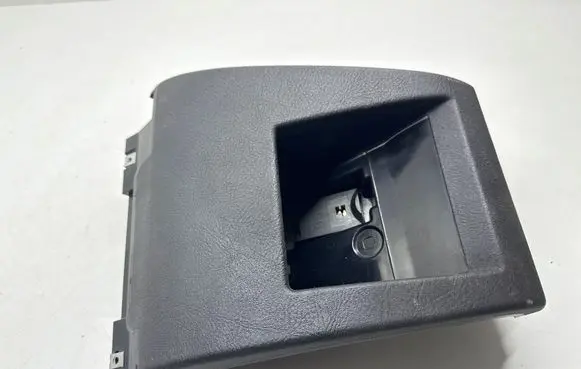 BMW 5 E39 Front trunk storage compartment 82685259