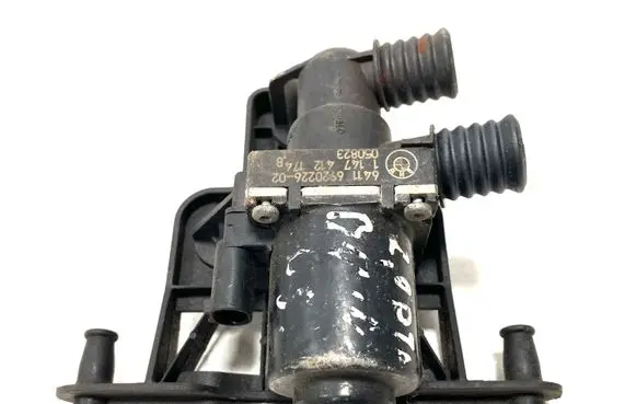 BMW 5 E60 E61 Coolant heater control valve 6920226 692022602 1147412174