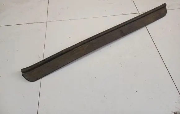 Front sill trim cover