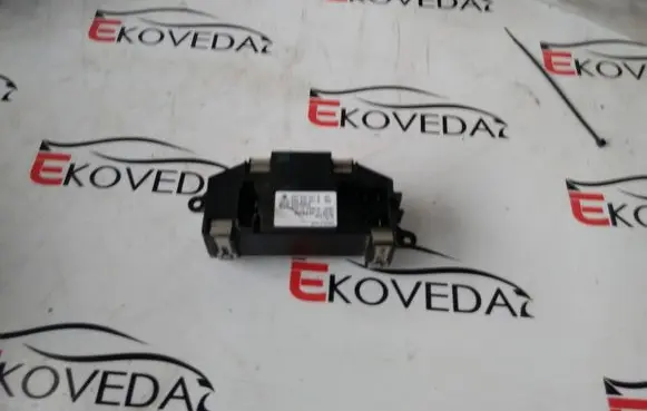 Audi A4 S4 B8 8K Fan control module 8K0820521B