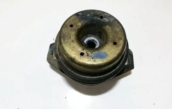 Peugeot 607 Engine mount bracket