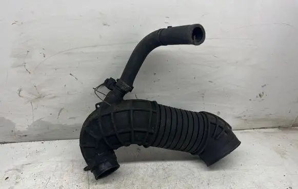 Audi A4 S4 B7 8E 8H Air intake hose/pipe 8E0129615J