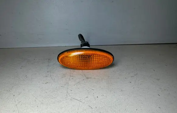 Nissan Navara D22 Front fender indicator light 013513 E13013513 6R010294