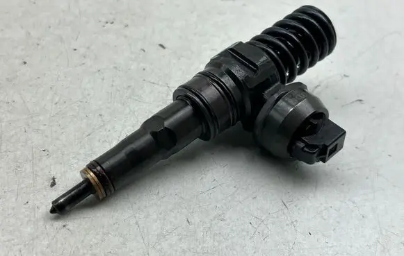 Volkswagen Caddy Fuel injector 038130073AP