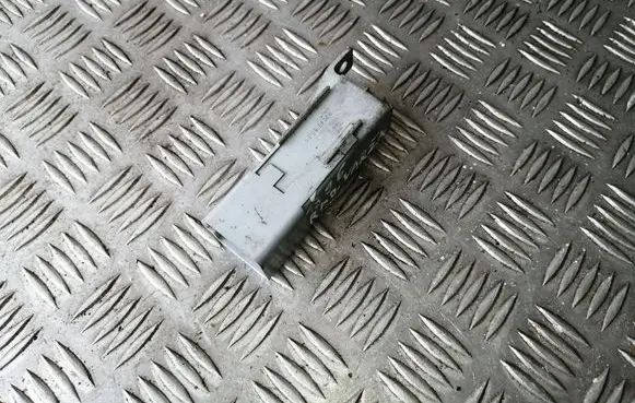 Mercedes-Benz Sprinter W906 Coolant fan relay 880983L 88098
