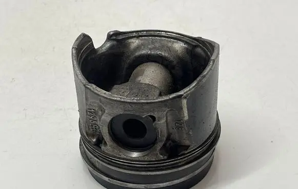 Volvo V50 Piston HS2R1 085190