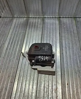 Mercedes-Benz Vito Viano W638 Vent window/glass motor 6388290101