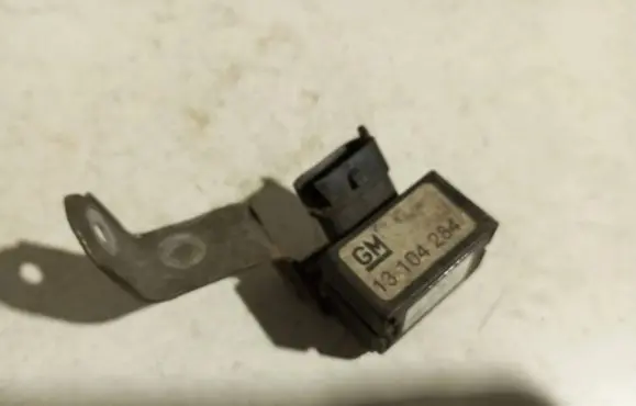 Opel Zafira B Sensor 13104284
