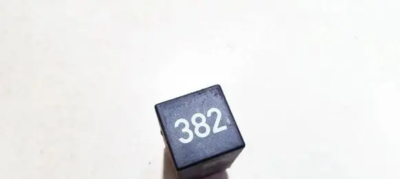 Audi A4 S4 B5 8D Other relay 4d0907131 d113-01