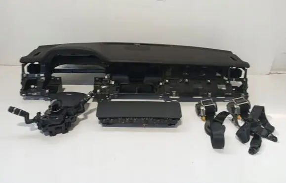Land Rover Discovery Sport Radio/GPS head unit trim 