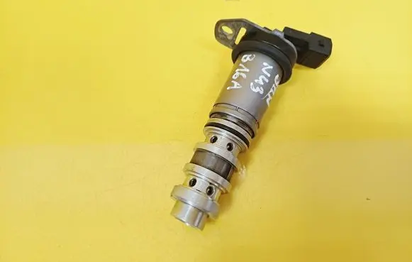 BMW 1 E81 E87 Camshaft vanos timing valve 7584115