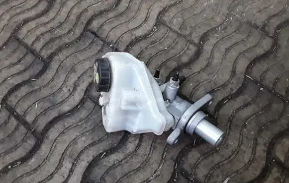 Land Rover Freelander 2 - LR2 Master brake cylinder 03350885571