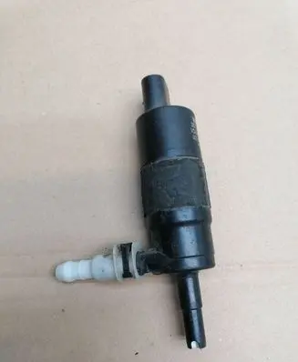 Audi A6 S6 C5 4B Windscreen/windshield washer pump 3B7955681