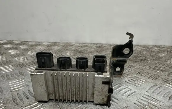 Toyota Avensis T270 Glow plug pre-heat relay 2855130010