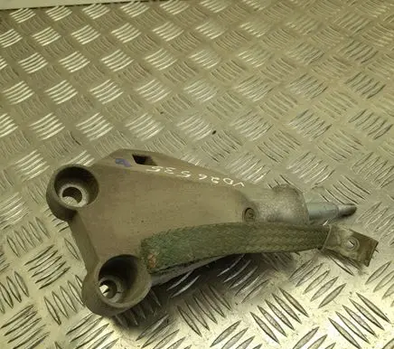 Renault Twingo III EGR valve cooler bracket 112537642R