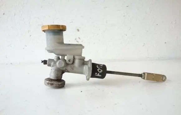 Subaru Forester SF Master brake cylinder