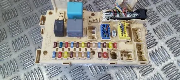 Toyota Avensis T250 Fuse box set 82641CA020F 82641-CA020-F