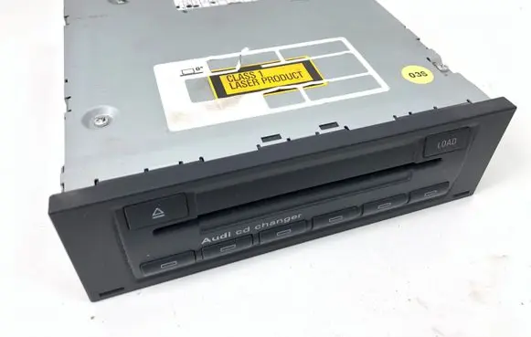 Audi A4 S4 B7 8E 8H CD/DVD changer 8E0035111D