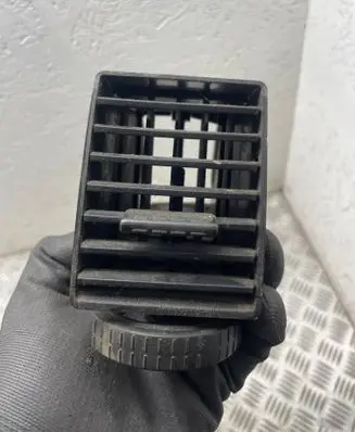 Volkswagen Transporter - Caravelle T5 Dash center air vent grill 7h0815705a