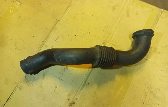 Renault Trafic II (X83) Air intake duct part 8200658370