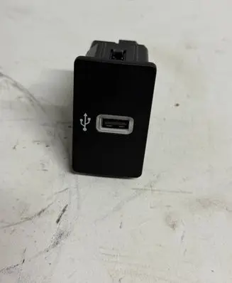 Ford Mustang VI USB socket connector KR3T14F014AB BA1WJ 20121200563