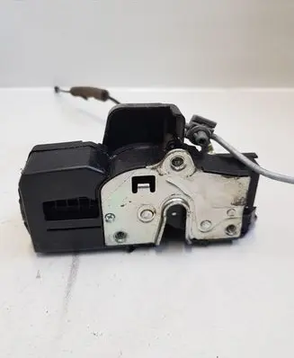 Opel Antara Front door lock 6039