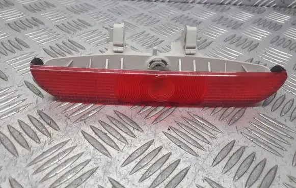 Mazda 3 I Third/center stoplight P3591