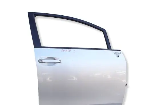 Toyota Verso Front door B22