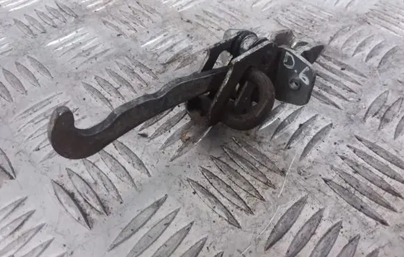 Opel Astra G Rear door check strap stopper