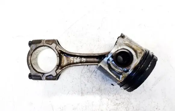 Toyota Avensis T250 Piston with connecting rod
