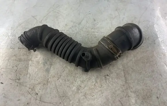 Mitsubishi Pajero Sport I Air intake hose/pipe Mr312394