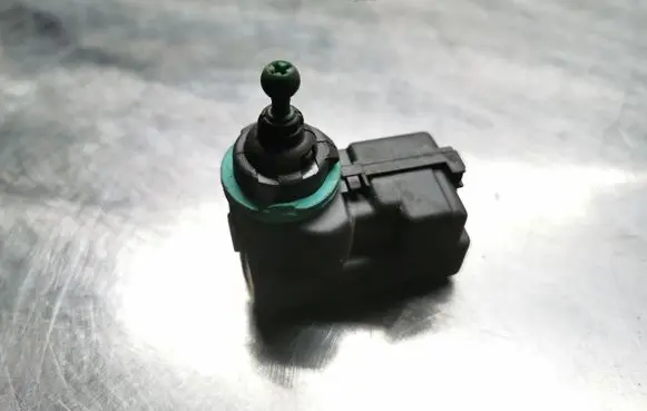 Headlight level adjustment motor