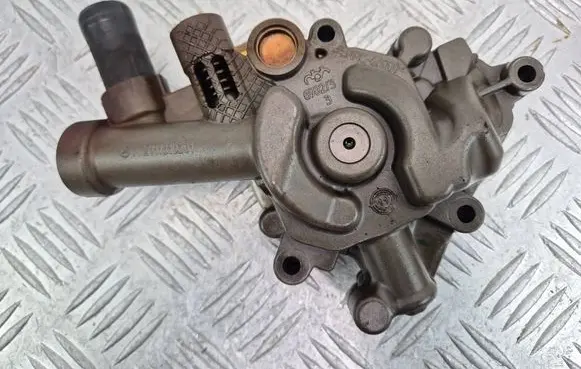 Mercedes-Benz E W212 Oil pump A2711810301