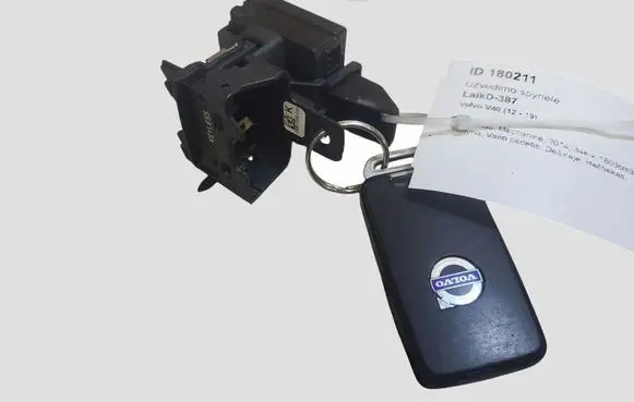 Volvo V40 Ignition lock AH4N15607AE 28227917