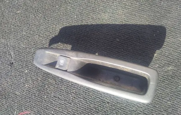 Renault Captur Electric window control switch 829614619R