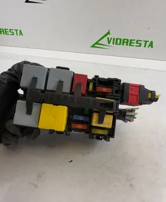 Opel Grandland X Relay mounting block 9806192580 A006C801 2010RC0V01