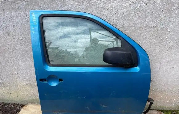 Nissan Navara D40 Front door
