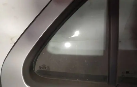 KIA Sorento Rear vent window glass as2
