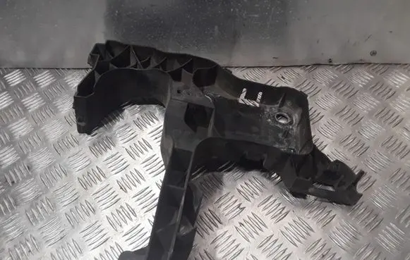 Renault Scenic II - Grand scenic II Front bumper mounting bracket 8200137496