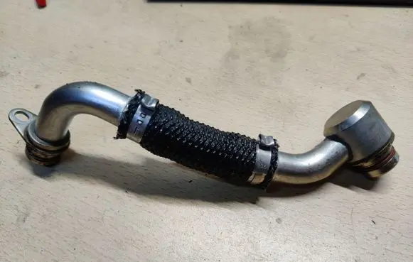 Volkswagen Jetta VI Turbo turbocharger oiling pipe/hose 06K145735L