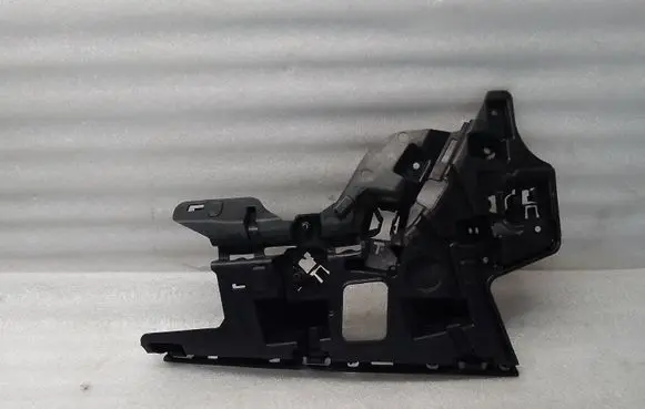 Volvo V40 Front bumper mounting bracket 31425231
