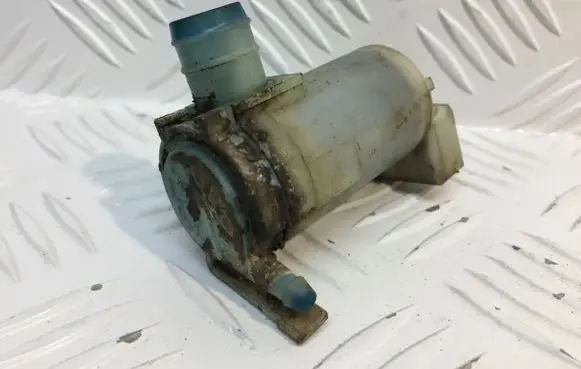 Nissan X-Trail T30 Windscreen/windshield washer pump 2224624A