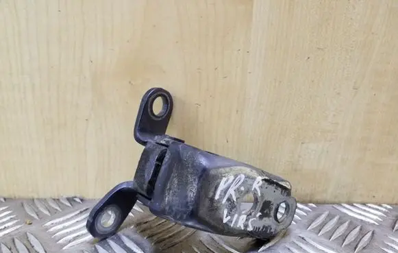 Honda CR-V Front door upper hinge