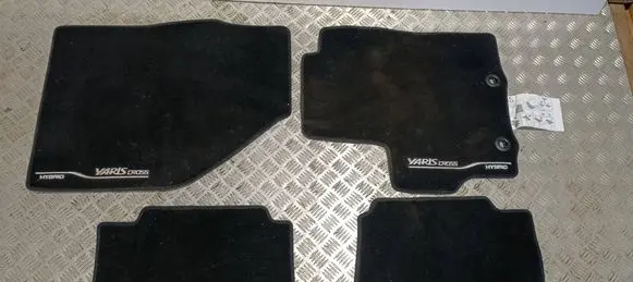 Toyota Yaris Cross Car floor mat set 