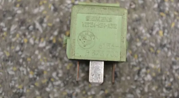 BMW 5 E39 Other relay V23134K59X312 8373700