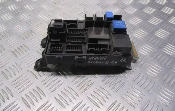 Hyundai Accent Fuse box set 91950-1G010