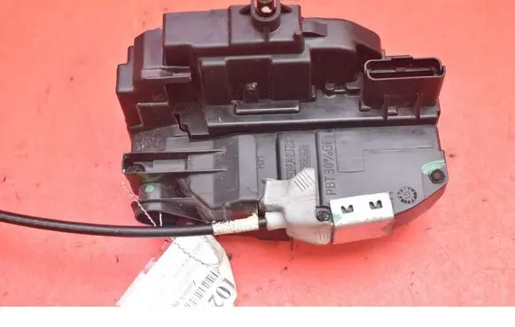 Nissan Pulsar Front door lock