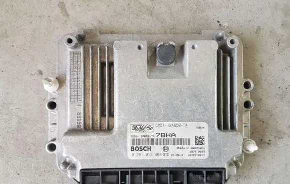 Ford Focus Engine control unit/module ECU 5M5112A650TA