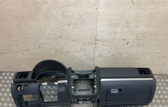 Volkswagen Golf V Dashboard 